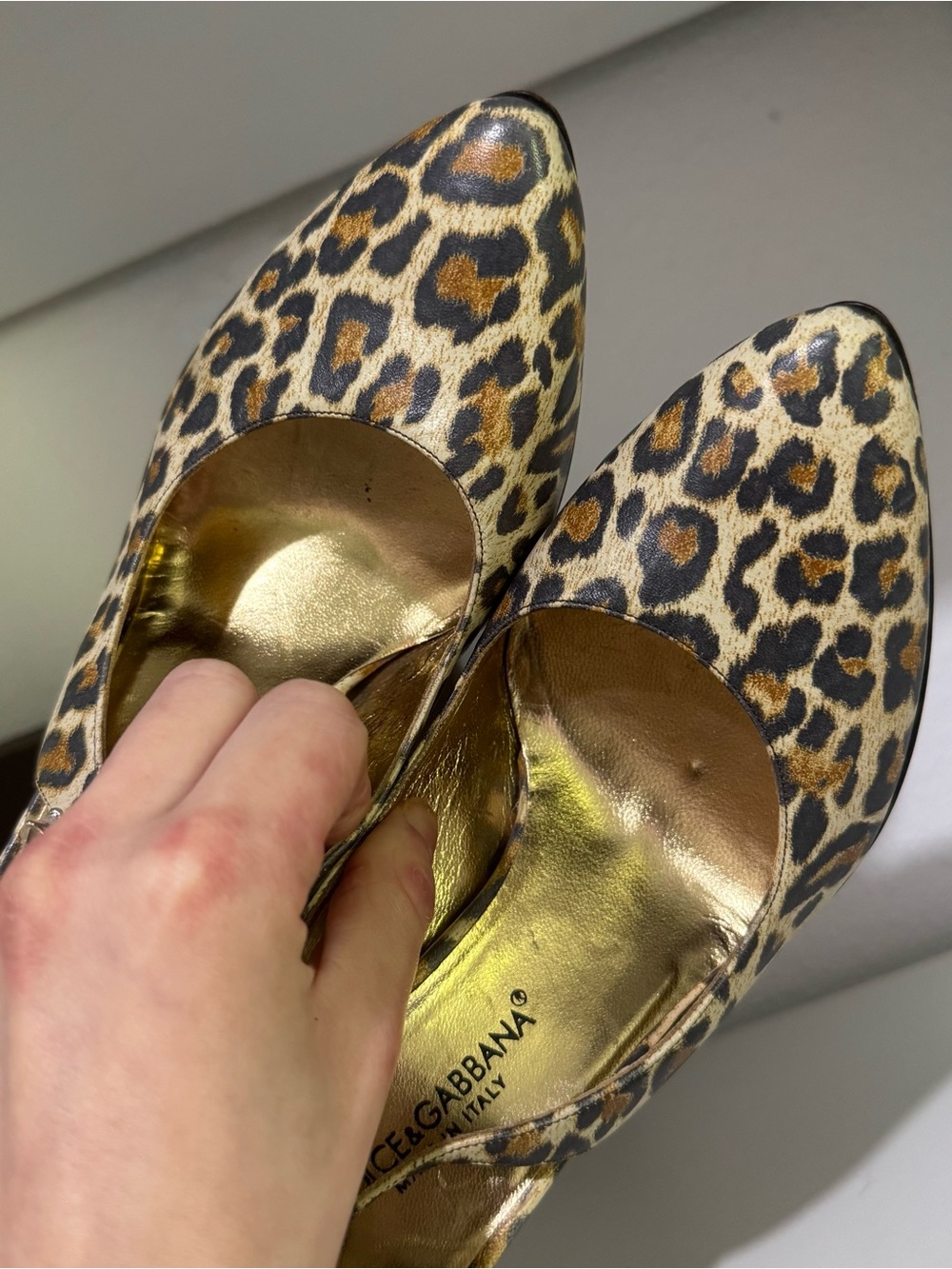 Dolce & Gabbana Leopard Print Slingback Heels with Gold Lining - Picture 5 of 6